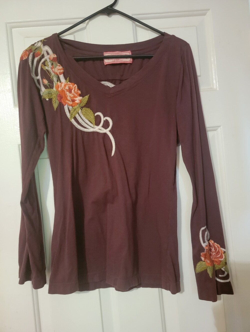 Johnny Was Top Long Sleeve V Neck S/ Embroidered Floral